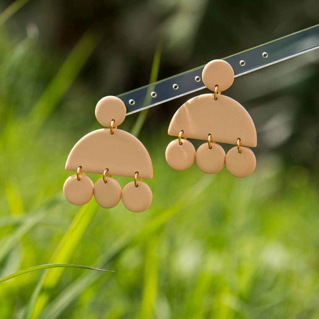SKYE DANGLES HANDMADE POLYMER CLAY EARRINGS - 耳环/耳夹 - 粘土 卡其色