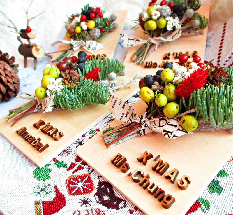 ❤【一抹圣诞气息─圣诞木质卡片】❤(可定制化英文姓名)干燥花 花卡片 圣诞卡片 木板 松果 果实 橡果 耶诞节 交换礼物 圣诞节 期间限定 - 卡片/明信片 - 植物．花 