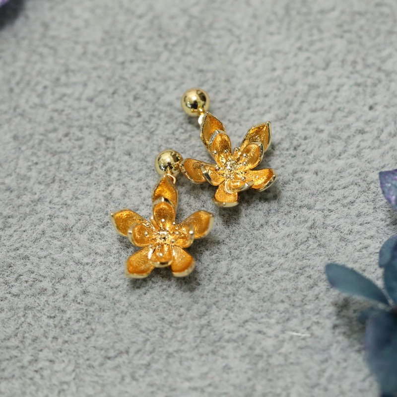 手作双层小莲花耳环耳钉耳饰925银耳针 - 耳环/耳夹 - 铜/黄铜 金色