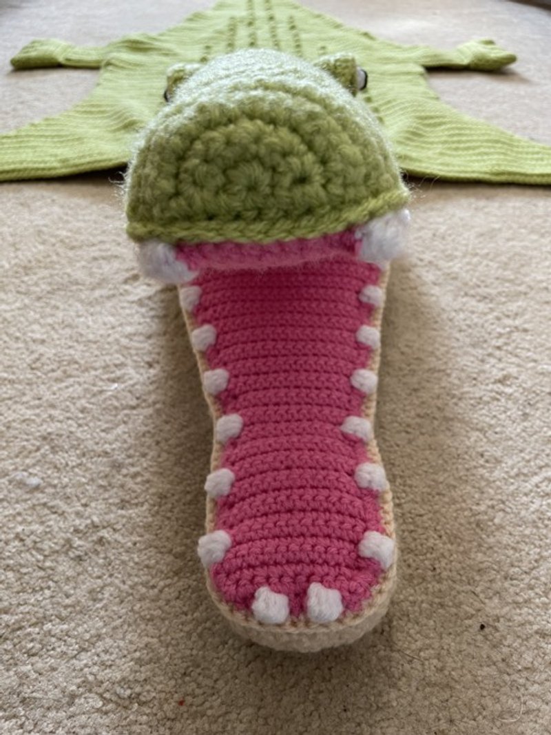 Crochet animal crocodile rug (both sides) [interior] decoration [zabuton] [rug] - 餐垫/桌巾 - 棉．麻 