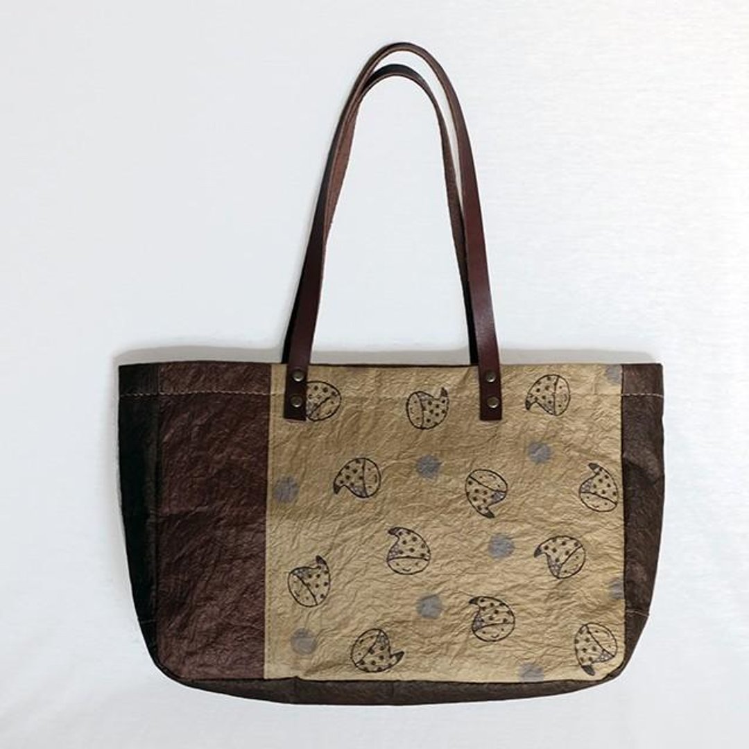 Handmade Japanese paper bag <Namidachan> - 侧背包/斜挎包 - 纸 咖啡色