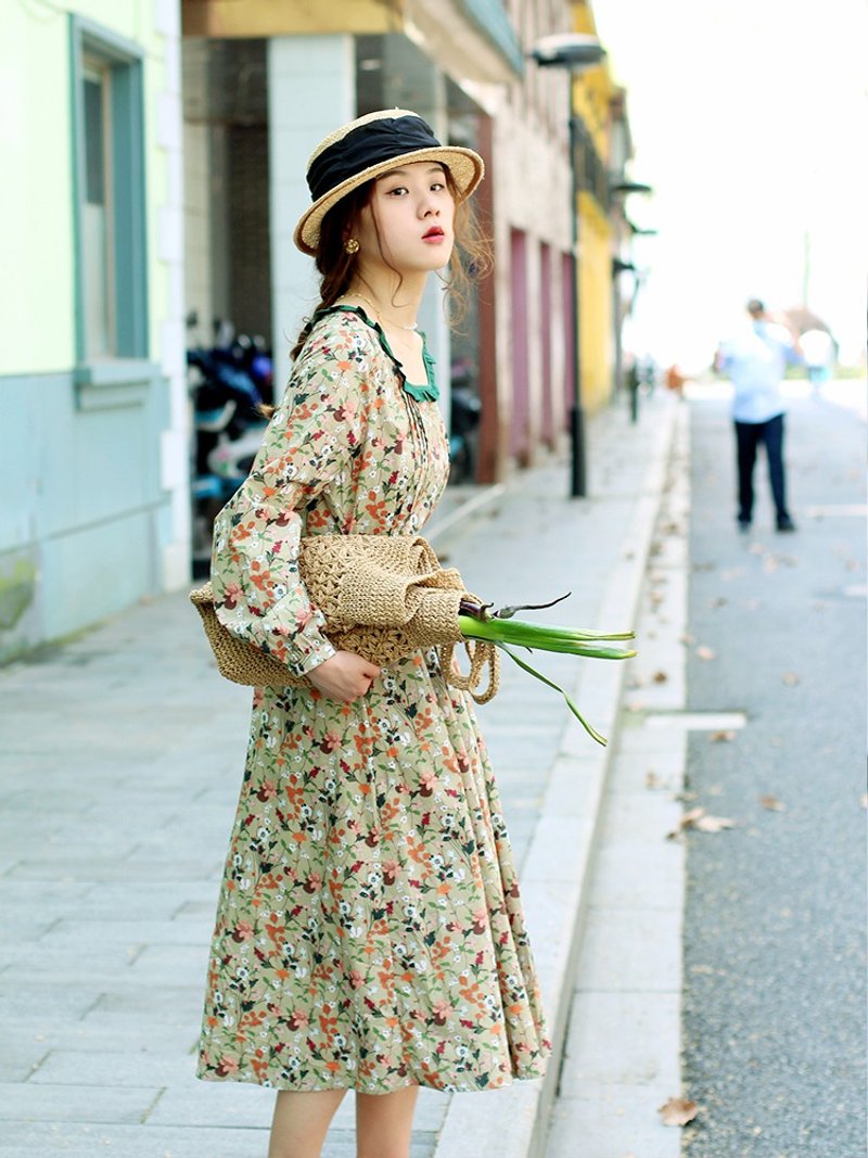 植物學家森 日系複古森系系帶洋裝 木耳邊方領碎花長款連身裙 - 洋装/连衣裙 - 棉．麻 卡其色