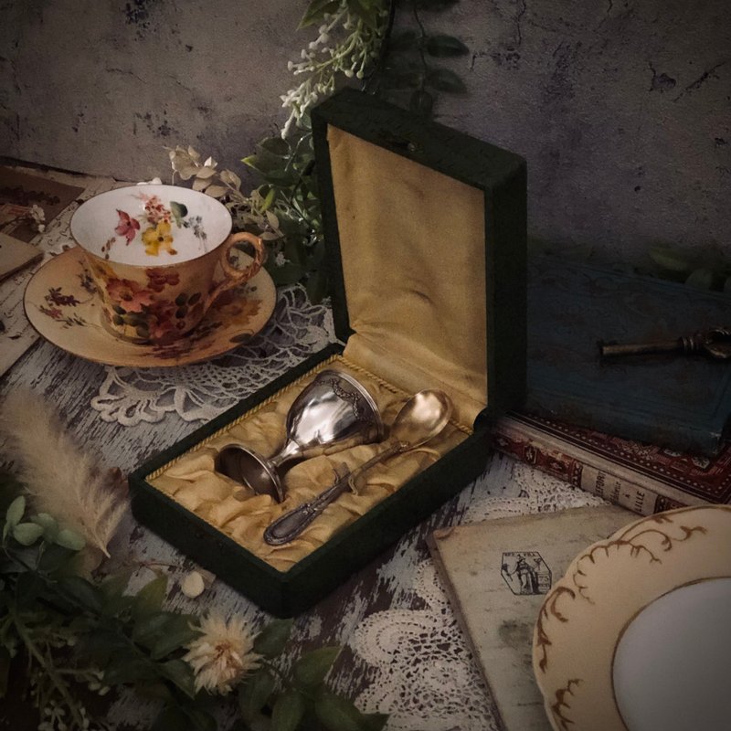 法国路易十六风格蝴蝶结纯银镀金蛋杯匙原盒组 - 厨房用具 - 纯银 