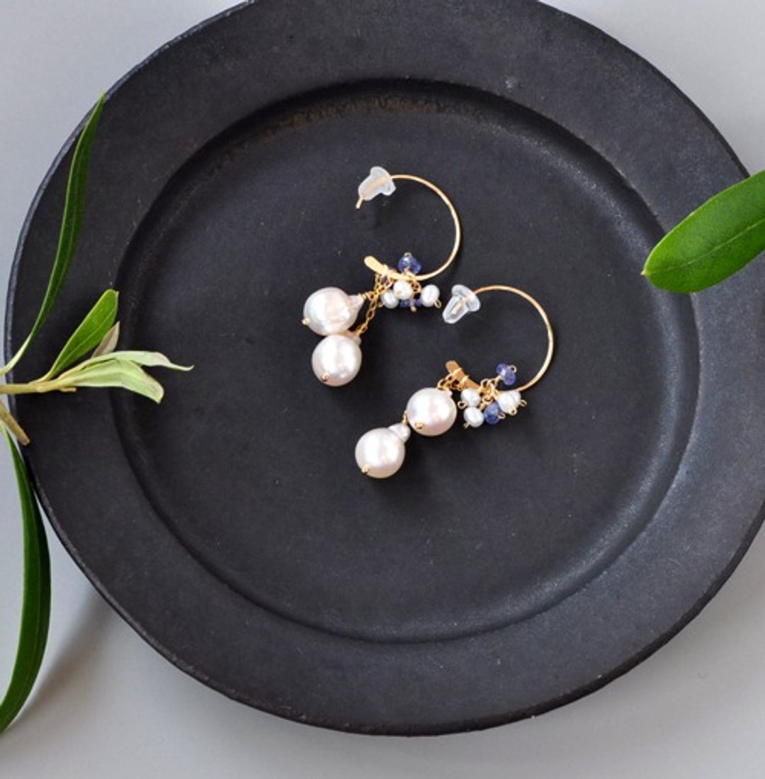 Akoya genuine pearl baroque x tanzanite hoop earrings - 耳环/耳夹 - 宝石 
