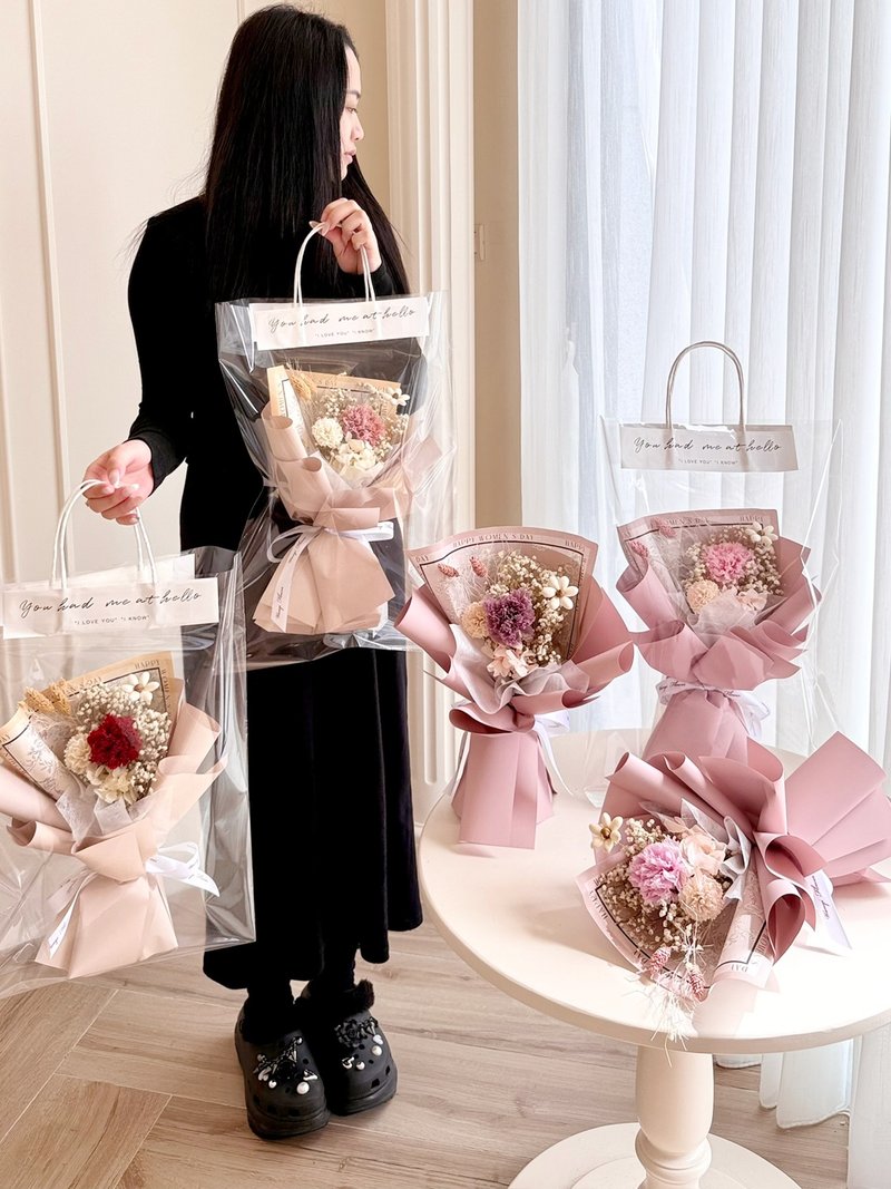 清新康乃馨花束+韩风提袋 母亲节花束 干燥花 永生花  母亲节礼物 - 干燥花/捧花 - 植物．花 红色