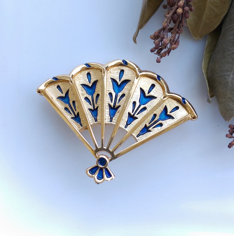Vintage Jewelry 西洋古董饰品 TRIFARI  L' Orient 扇子 别针 - 徽章/别针 - 其他金属 金色