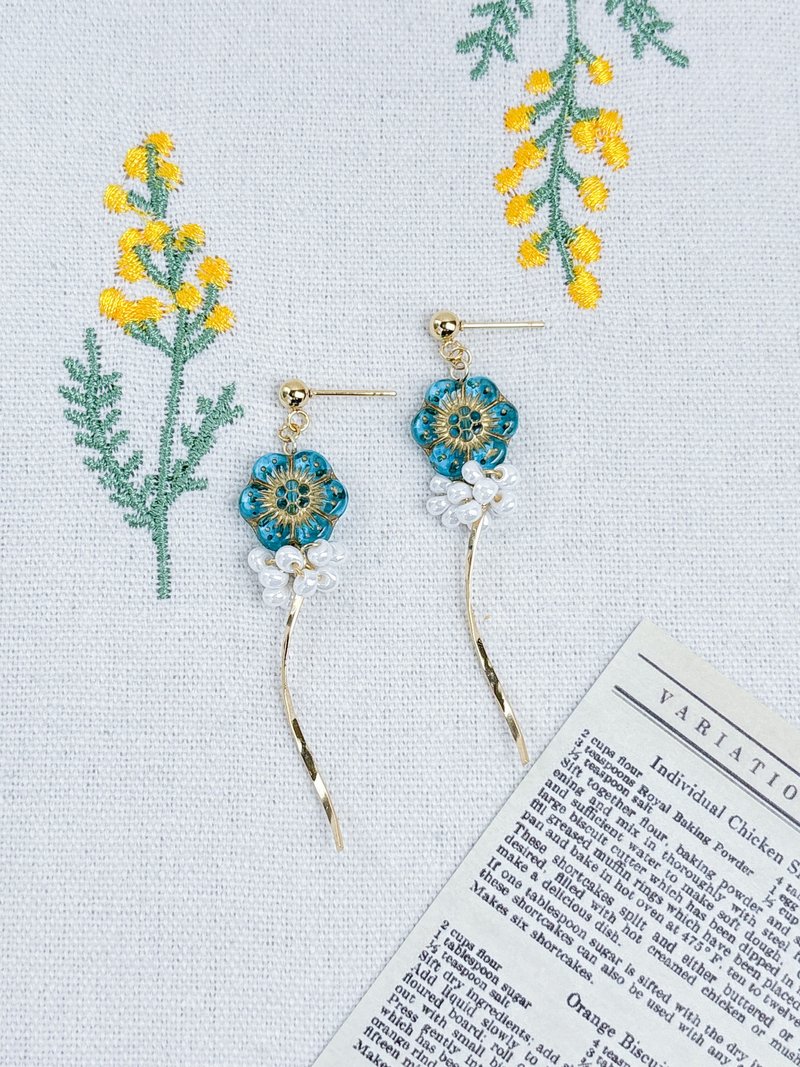 日式串珠-晨曦露珠-透浅蓝花捷克珠耳环 - 耳环/耳夹 - 玻璃 橘色