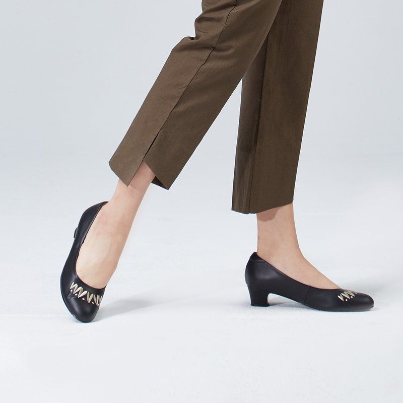 刺绣手工真皮低跟鞋- 桃花心木/消光黑 - 其他女款皮鞋 - 真皮 黑色