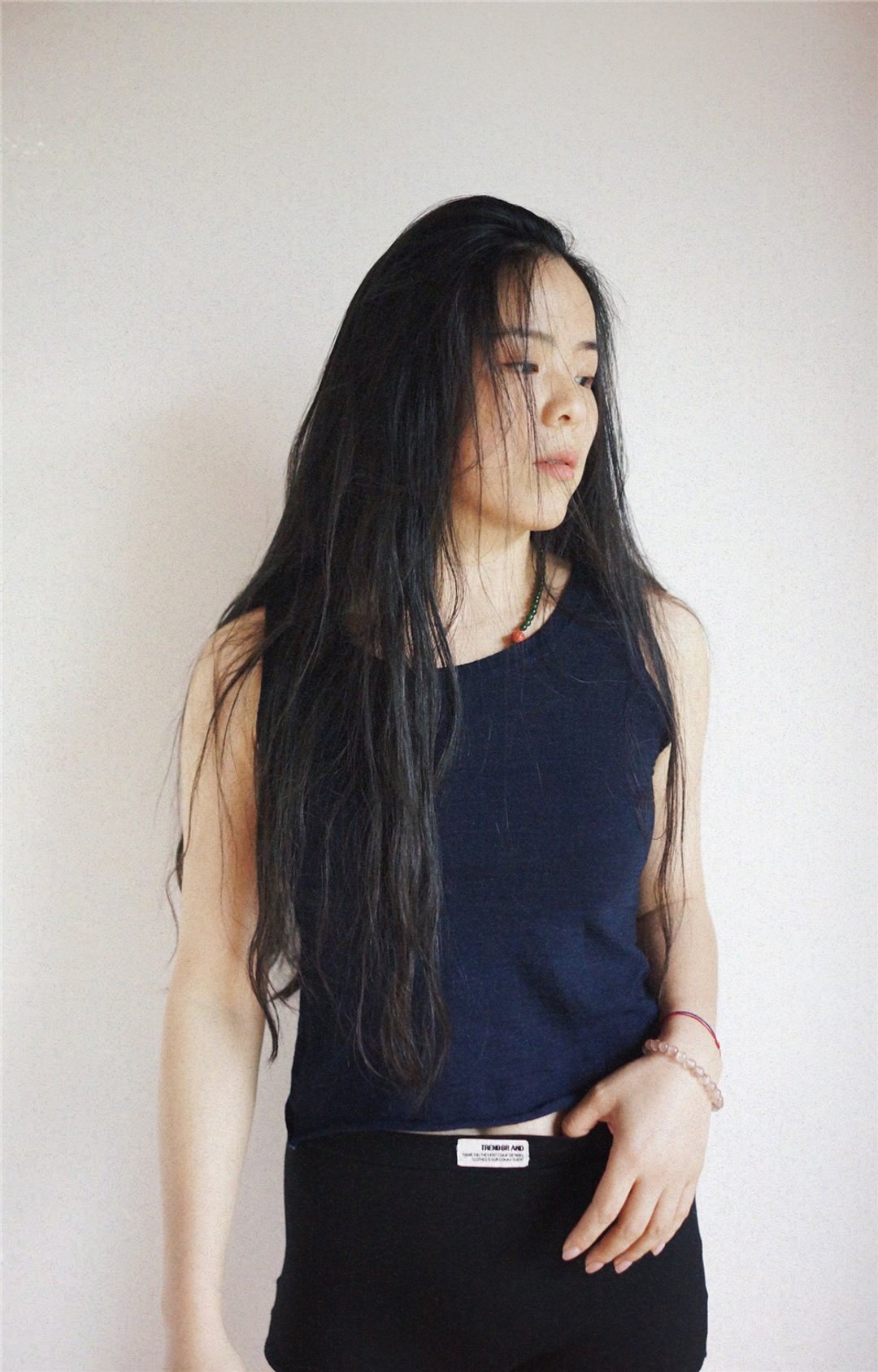 藏藍色 2色  粗裁邊休閒圓領背心 植物藍靛染indigo針織竹節純棉 - 女装背心 - 棉 蓝色