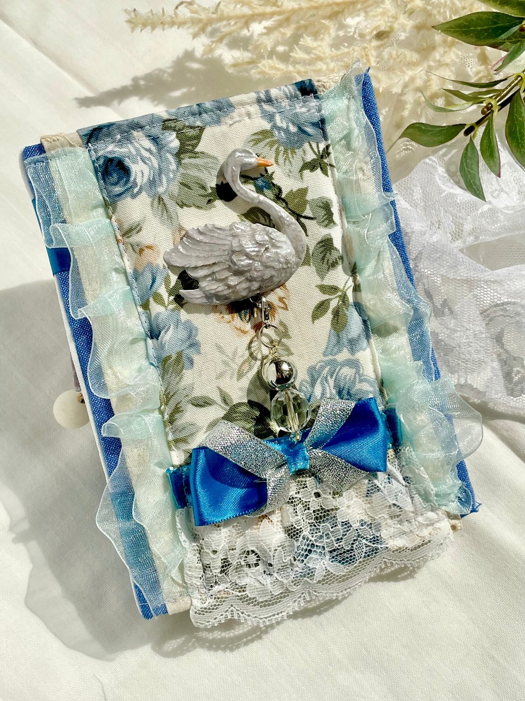 Botanical Swan Handbook Book Cover Handmade Book - 笔记本/手帐 - 树脂 蓝色