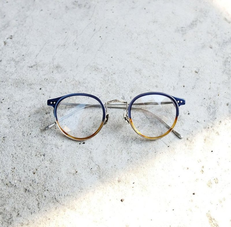 【目目商行】新款 精致雕花钛金属板材设计框 眼镜 镜框 蓝茶渐层 - 眼镜/眼镜框 - 其他金属 蓝色