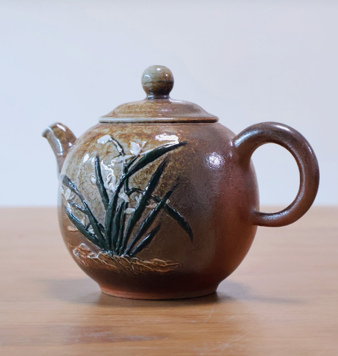 浮雕兰花 柴烧陶茶壶 - 茶具/茶杯 - 陶 咖啡色