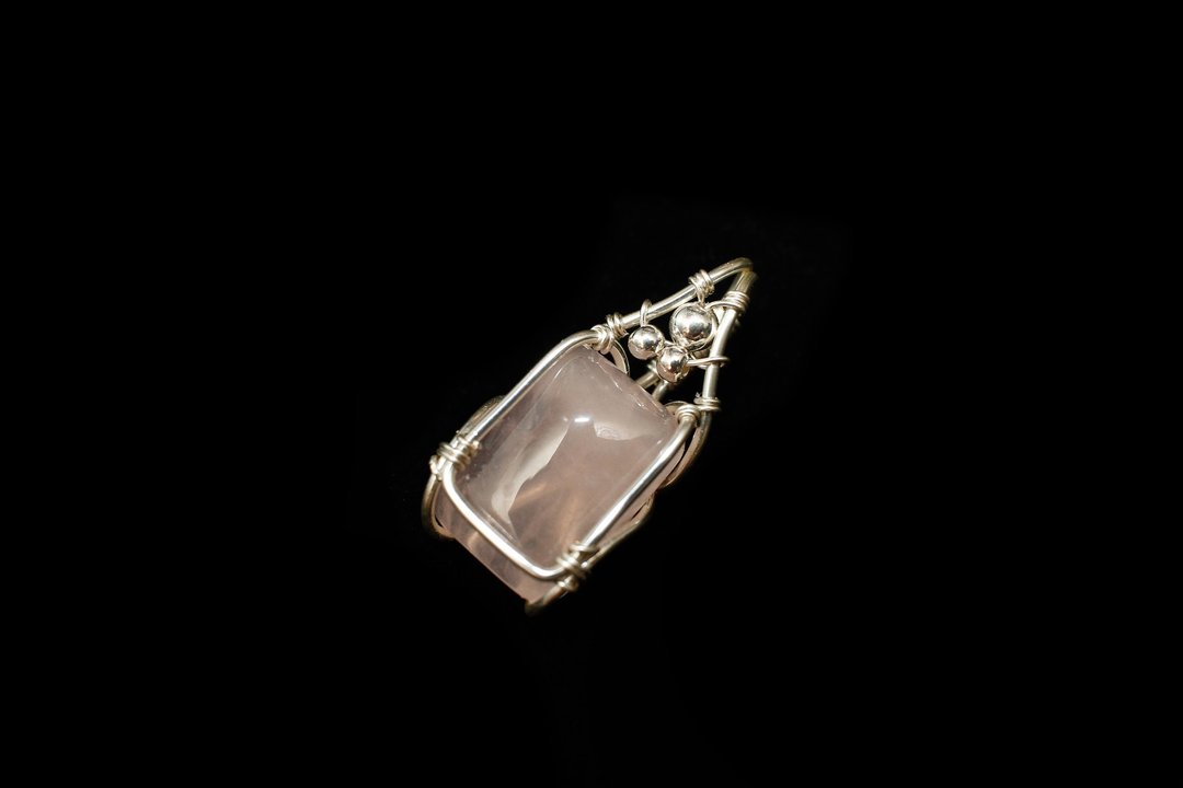 【水晶系列】粉晶 纯银珠 缠绕百搭迷你坠 - 项链 - 宝石 多色