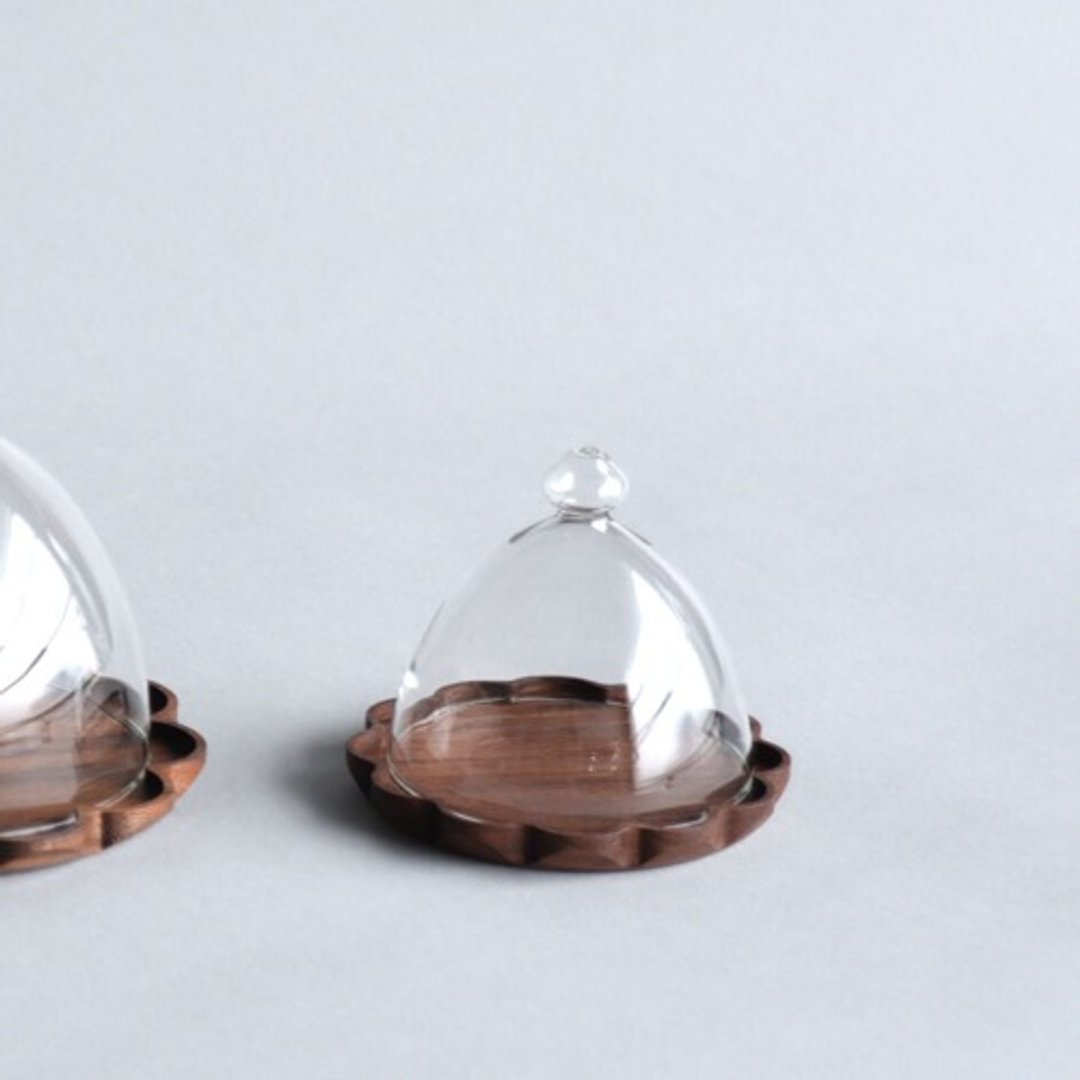 Walnut tray S and glass dome - 浅碟/小碟子 - 玻璃 
