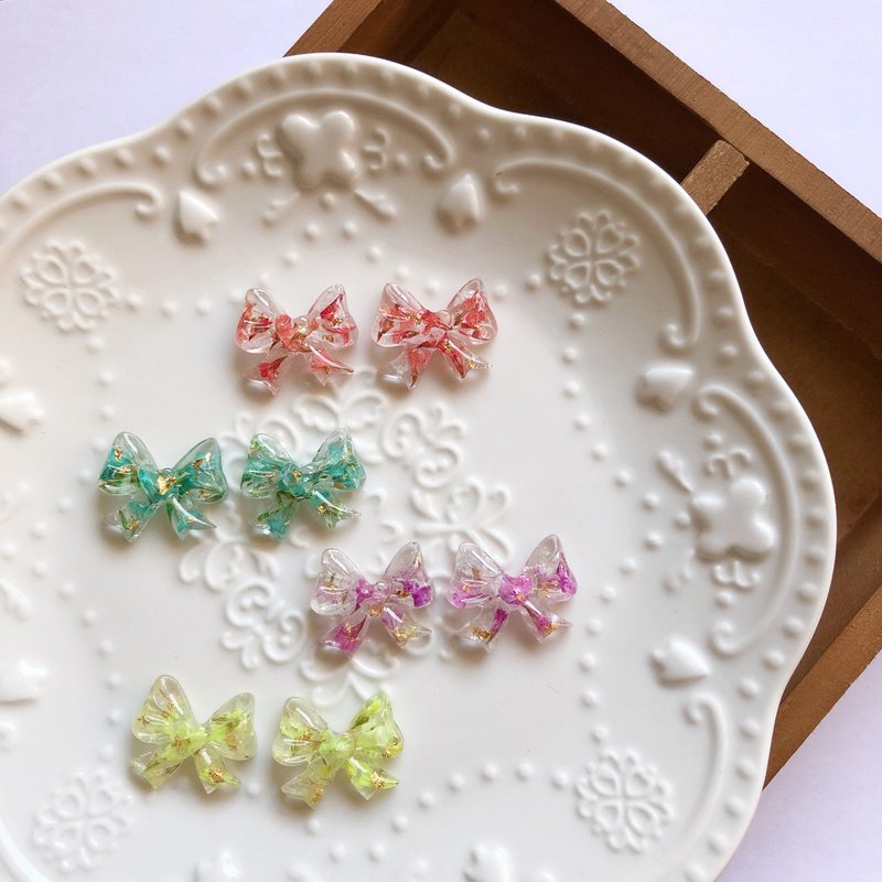 蝴蝶结耳环 耳夹 手作 圣诞 干燥花 日本树脂 日系 透明 - 耳环/耳夹 - 树脂 多色