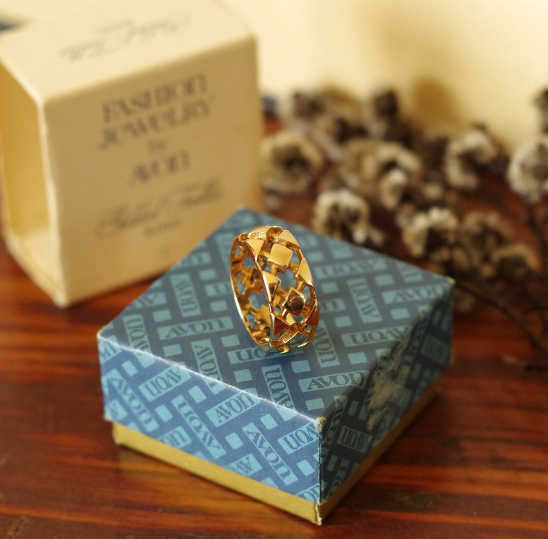 -老又好古董珠宝 Vintage Avon 1981菱格缕空宽版戒指 RIN88 - 戒指 - 其他金属 金色