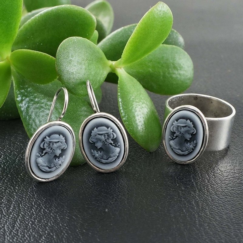 Cameo Earrings and Ring Gray Jewelry Set Black White Lady Girl Cameo Jewelry Set - 耳环/耳夹 - 其他材质 灰色