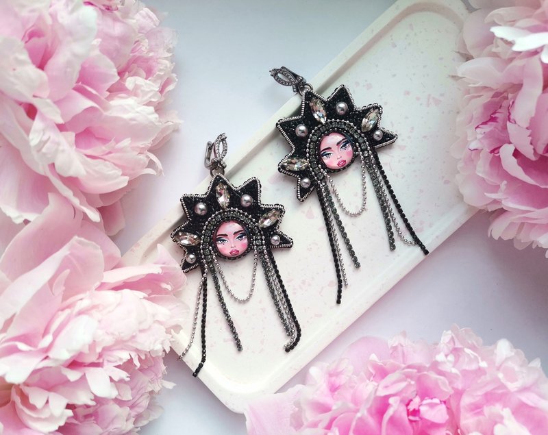 Earrings russian style matryoshka nesting dolls - 耳环/耳夹 - 其他材质 黑色