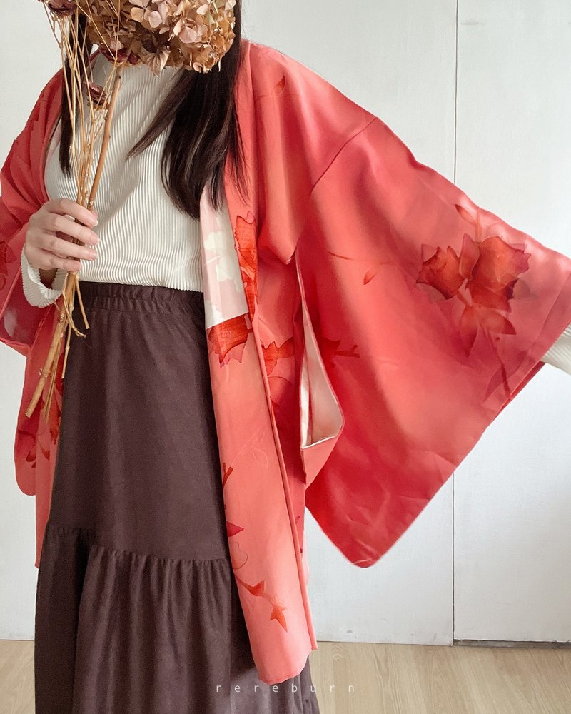 日本制和风花朵印花珊瑚粉红古着羽织和服外套 - 女装休闲/机能外套 - 聚酯纤维 红色