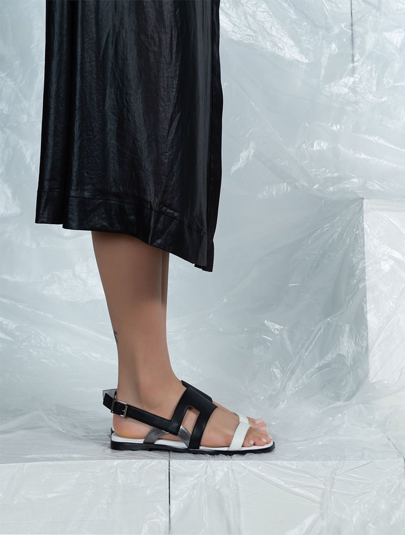 线条露趾 平底凉鞋 白黑 - 男女凉鞋 - 真皮 黑色