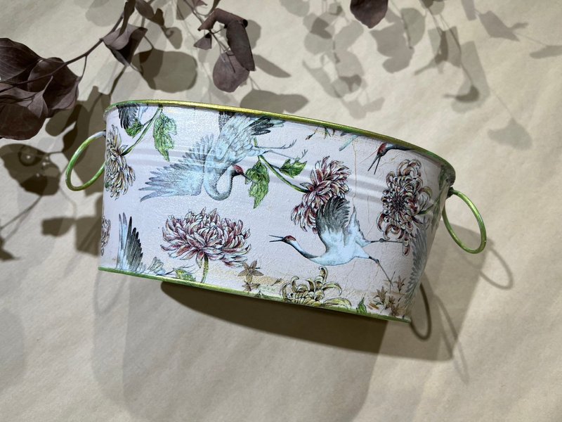 椭圆双耳铁桶 牡丹花 白鹤 铁 置物盒 花器 纸艺拼贴 蝶古巴特 - 花瓶/陶器 - 其他金属 粉红色