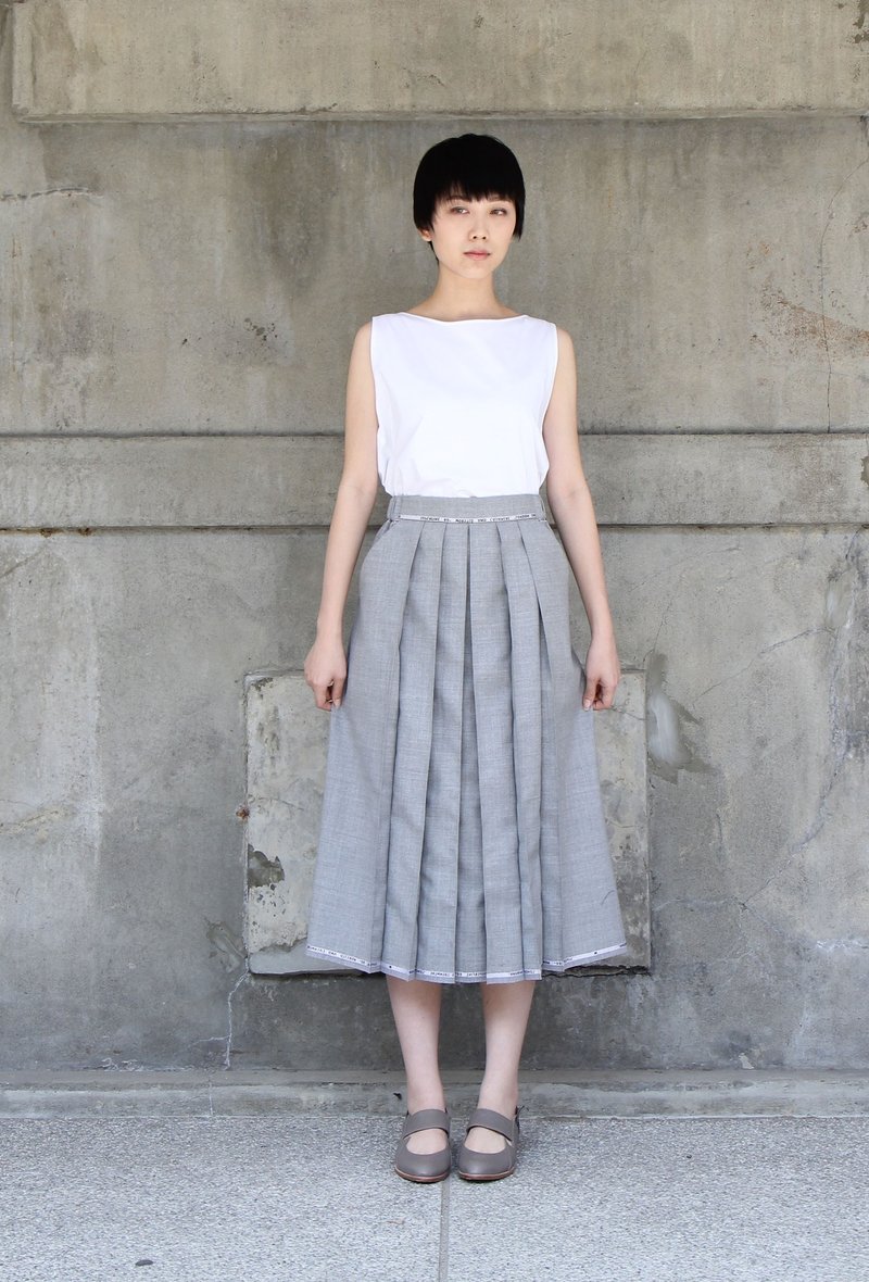 衣谷日升边条亮灰褶裙 - 裙子 - 其他材质 灰色