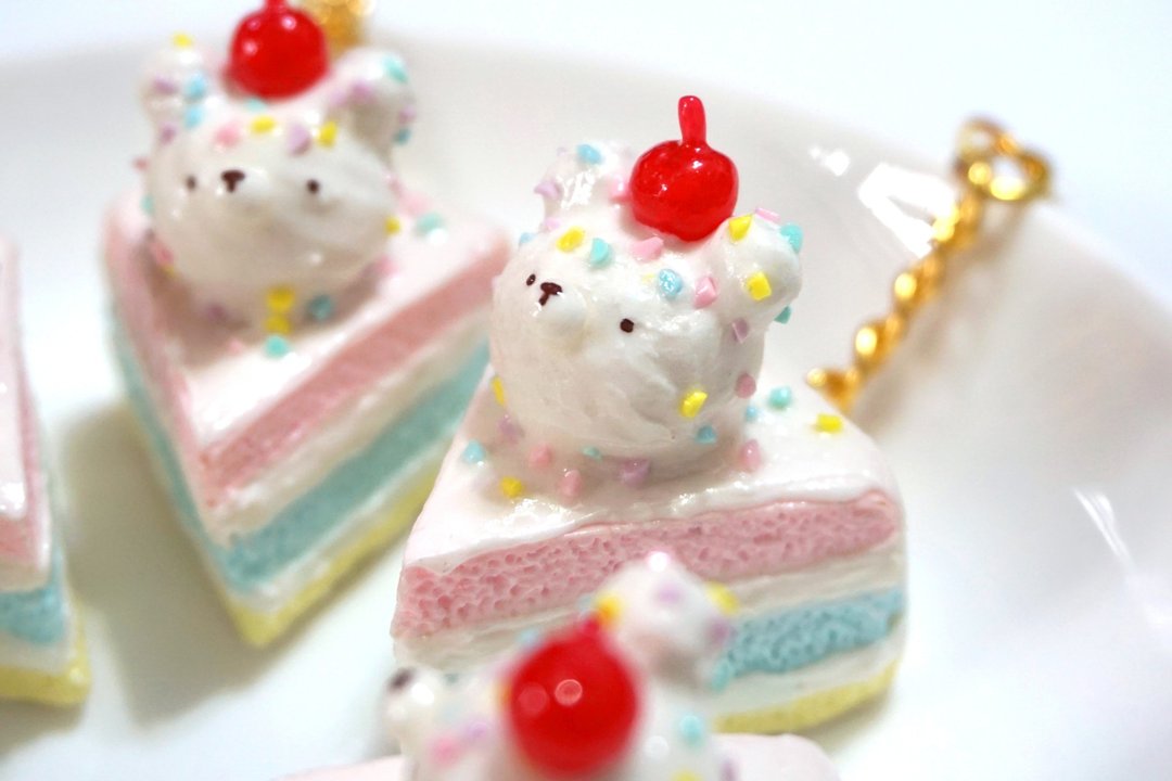 Healing Kuma Collection 生日蛋糕钥匙圈 | 仿真甜点黏土手工制 - 钥匙链/钥匙包 - 粘土 多色