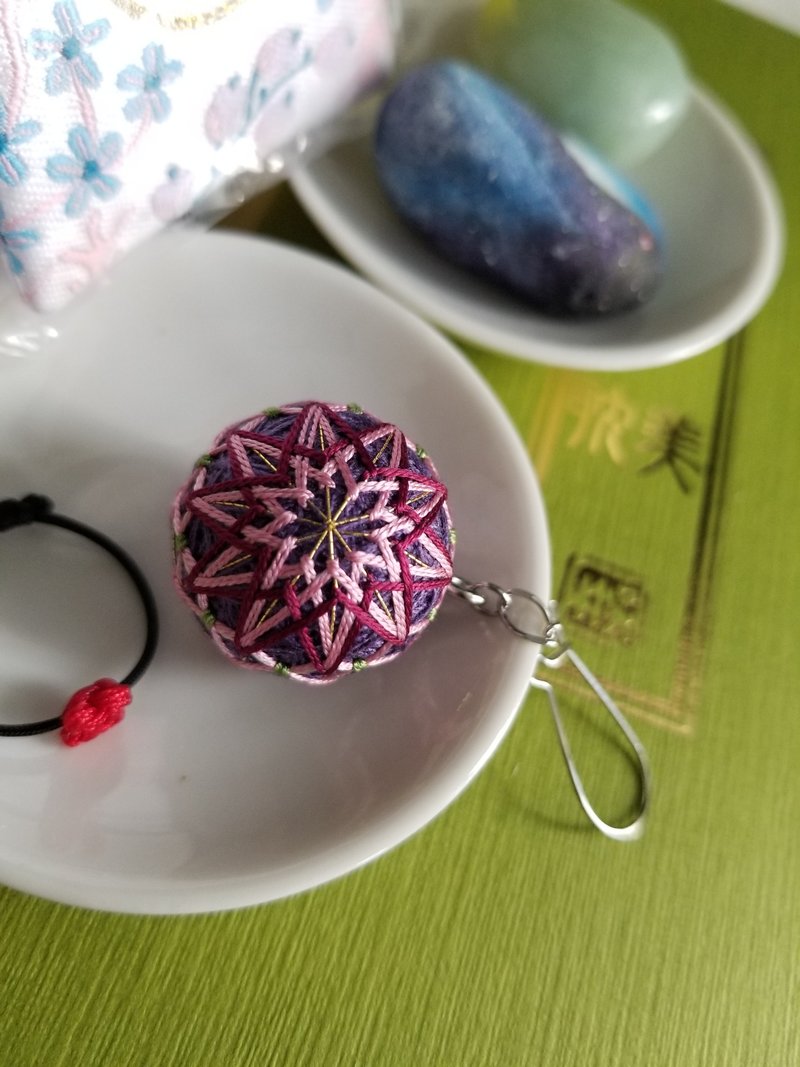 彩线日和 迷你小鞠球 2cm 单品球耳饰 - 图紫 (全人手) - 耳环/耳夹 - 绣线 紫色