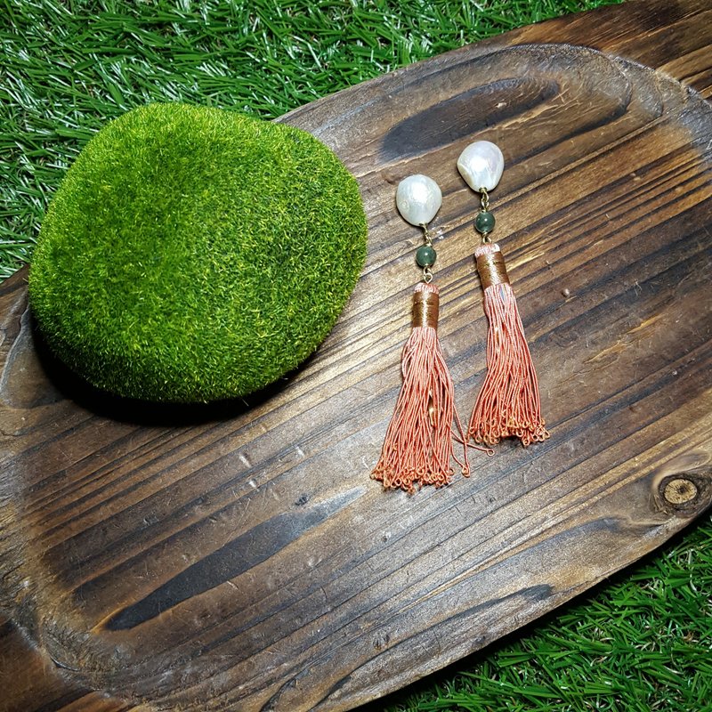 怀旧女孩:纯银耳环烟红色- 天然淡水珍珠、天然翡翠、传统流苏及黄铜配件(香港手制/派对/复古设计) - 耳环/耳夹 - 棉．麻 红色