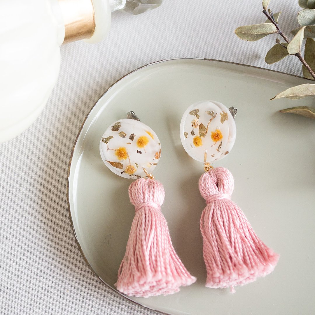 mimosa/tassel earrings - 耳环/耳夹 - 树脂 粉红色