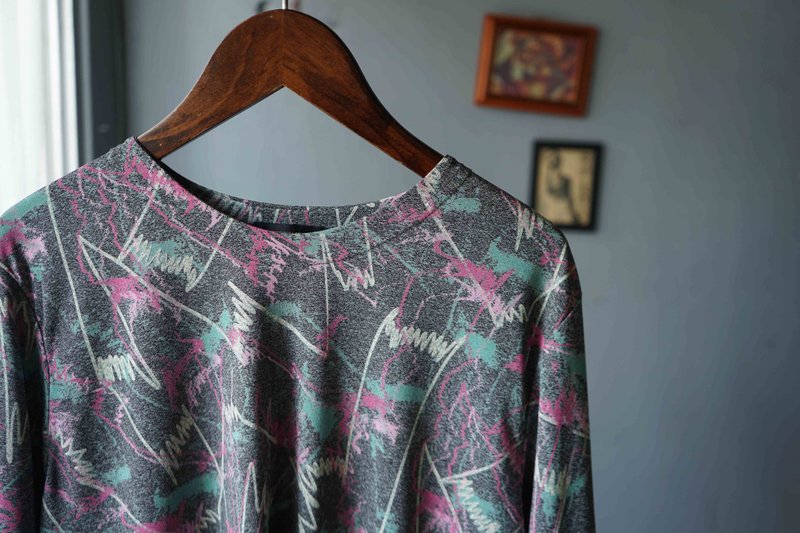 寻宝古着-蜡笔笔触随性涂鸦深灰弹性凉感上衣 - 女装上衣 - 聚酯纤维 灰色