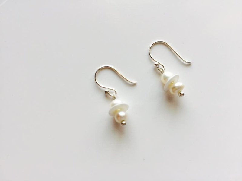 A Bead 925纯银小雪人耳环 - 耳环/耳夹 - 其他金属 白色