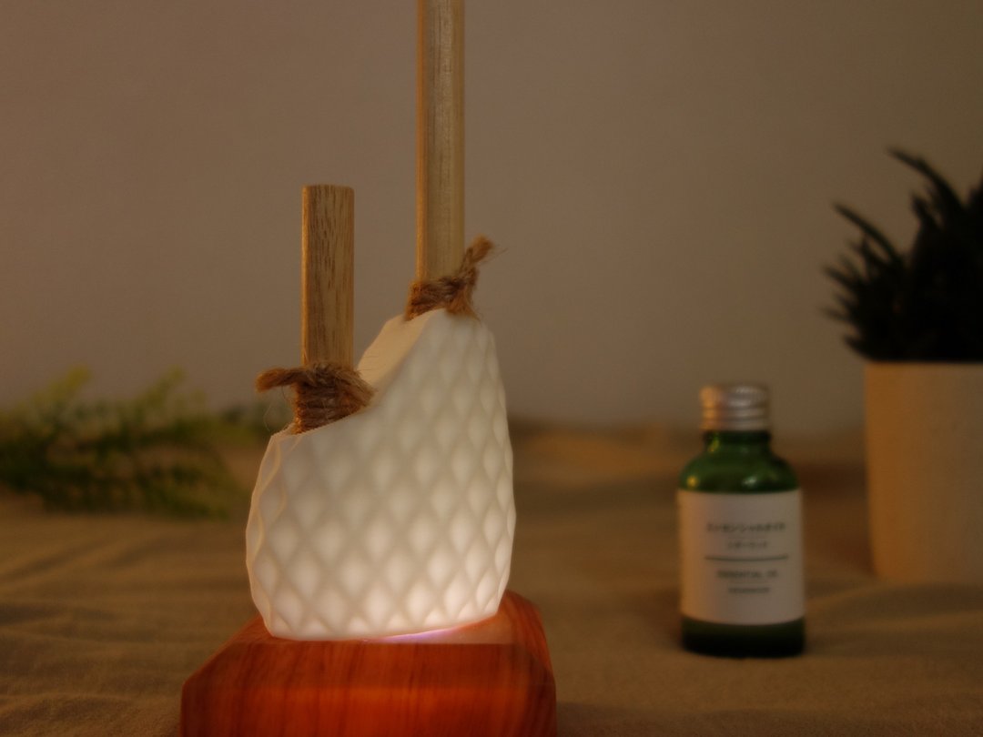 illuminated aroma diffuser / wood / wooden / minimal / geometric diamond - 香薰/精油/线香 - 环保材料 白色