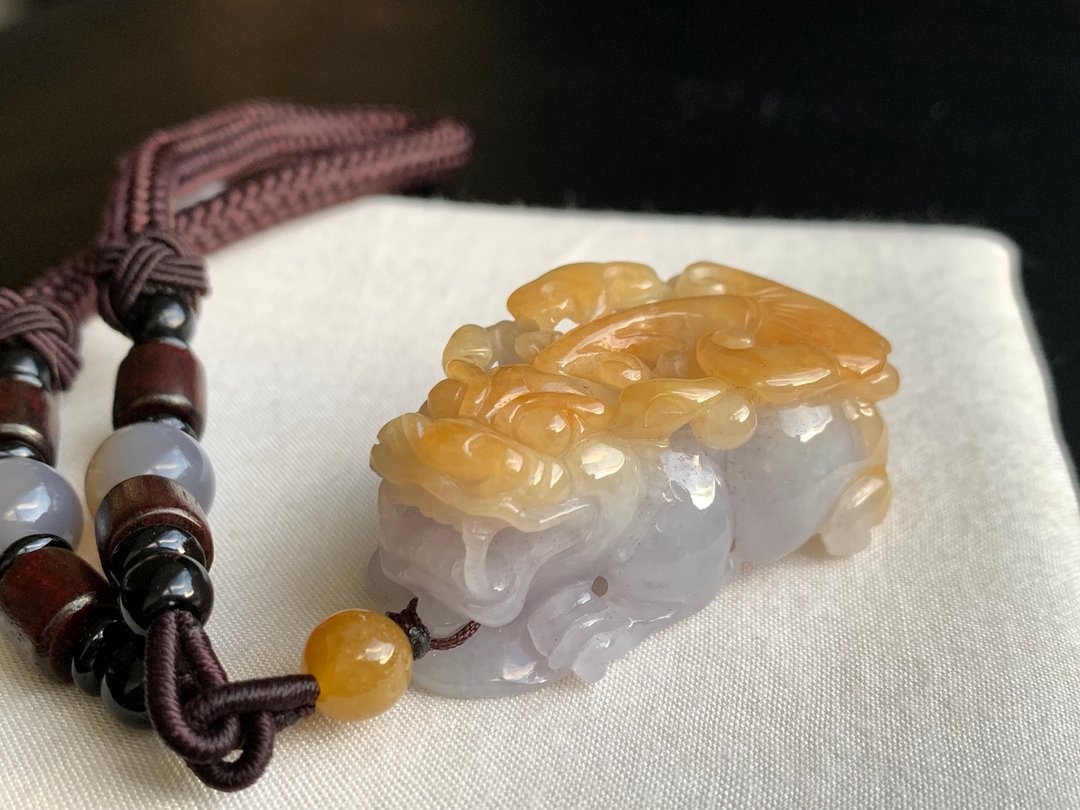 天然翡翠 蜜糖黄黄翡粉嫩紫罗兰蜜糖黄三彩老师傅手工雕 附台证 - 项链 - 玉石 多色