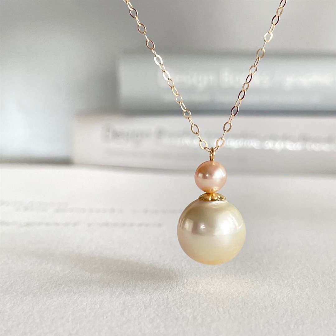 Pendant combining South Sea and Akoya pearls. - 项链 - 珍珠 黄色