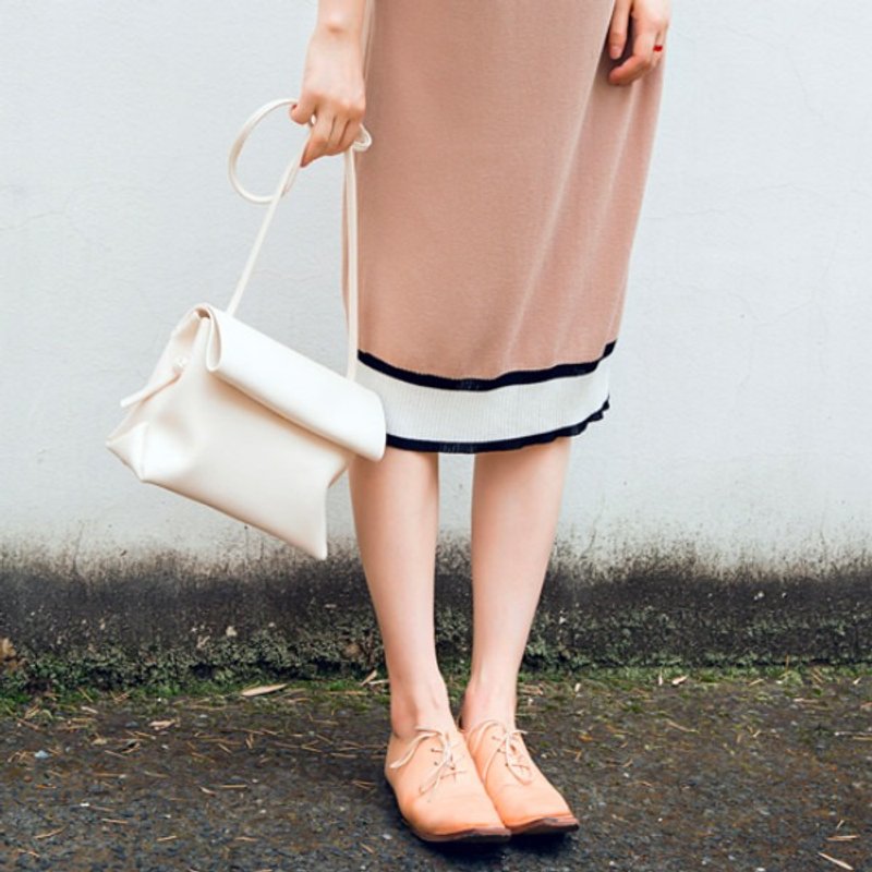 白色 | 黑白灰三色可选 磁铁搭扣小方包 经典肩背包斜背包加拉链 - 侧背包/斜挎包 - 真皮 白色