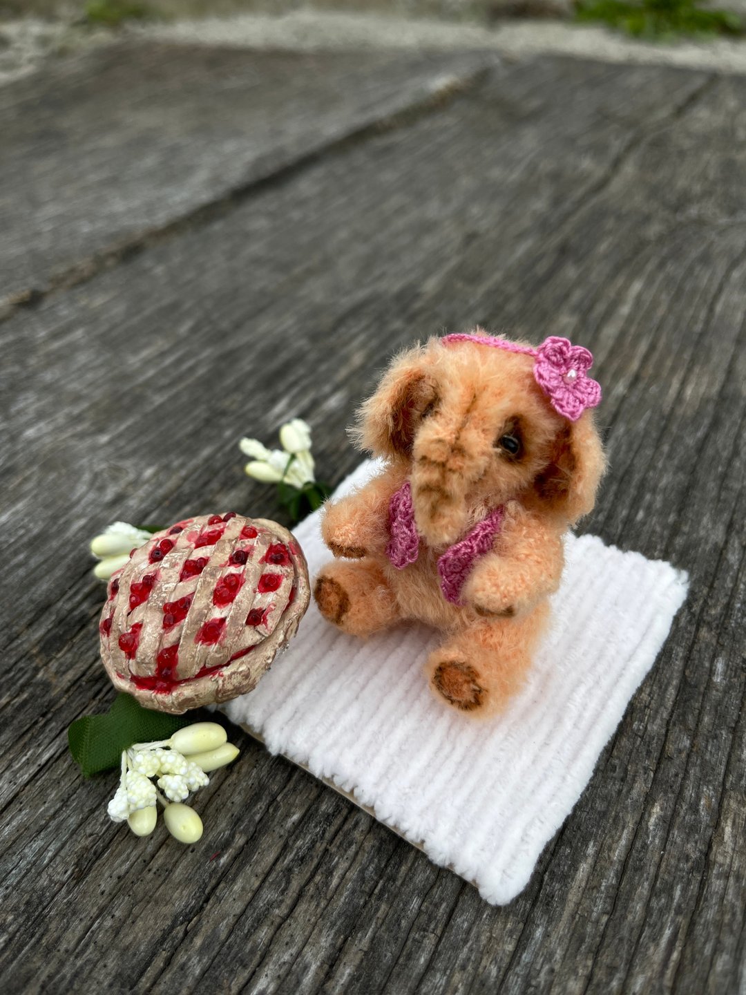 Miniature Teddy elephant Baby mammoth ooak unique toy crochet small plush - 编织/刺绣/羊毛毡/裁缝 - 绣线 橘色