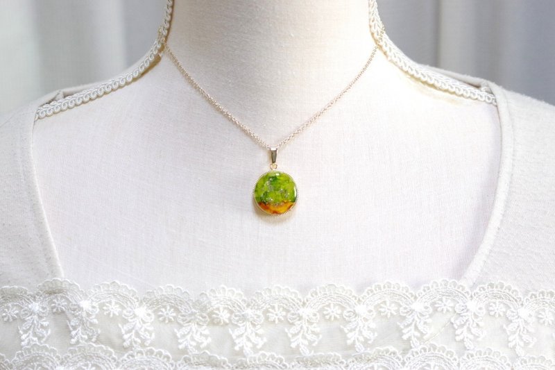 树脂艺术圆形吊坠/夏尸 - 项链 - 树脂 绿色