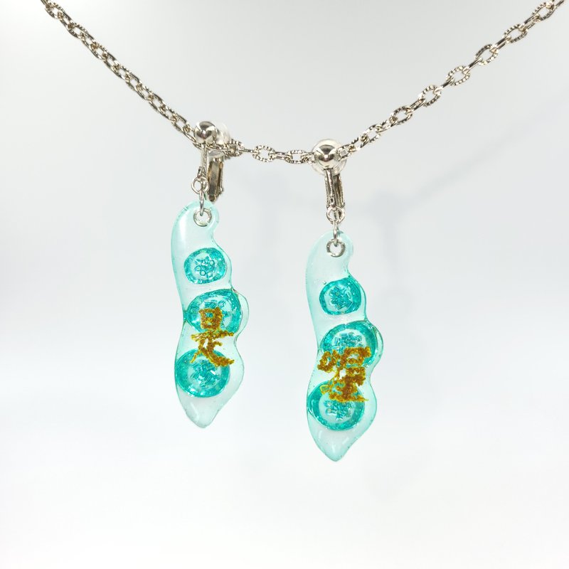 原创手作设计 / 电脑绣文字耳环 / 淡绿碗豆荚 - 耳环/耳夹 - 树脂 绿色