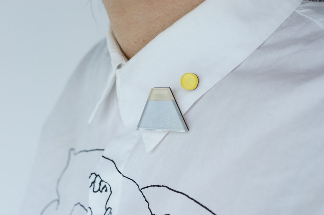 Mt. Fuji and Sun Brooch / Moon and Mt. Fuji - 胸针 - 木头 黄色