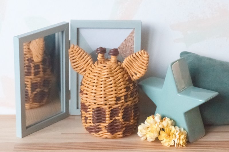 Small giraffe wicker box, gift for kids - 收纳用品 - 纸 黄色