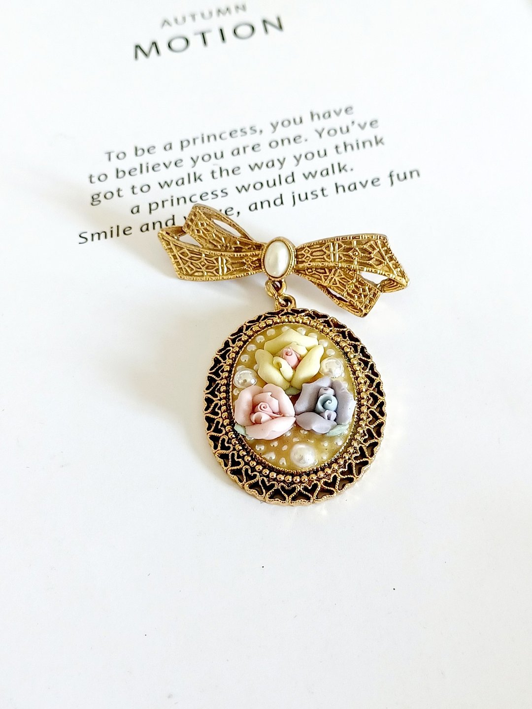 vintage jewelry 1928 古典三色玫瑰 垂坠徽章 别针 胸针 - 胸针 - 其他金属 