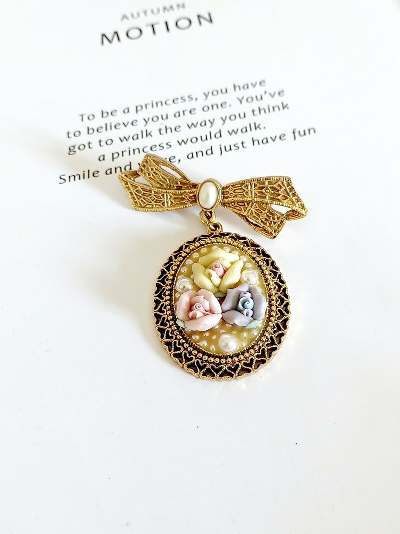 vintage jewelry 1928 古典三色玫瑰 垂坠徽章 别针 胸针 - 胸针 - 其他金属 