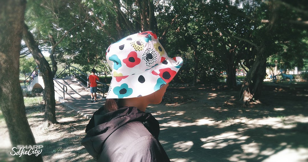 红黄蓝彩色小花朵 黄色格纹笑脸刺绣图纹 双面渔夫帽 遮阳帽 - 帽子 - 棉 多色