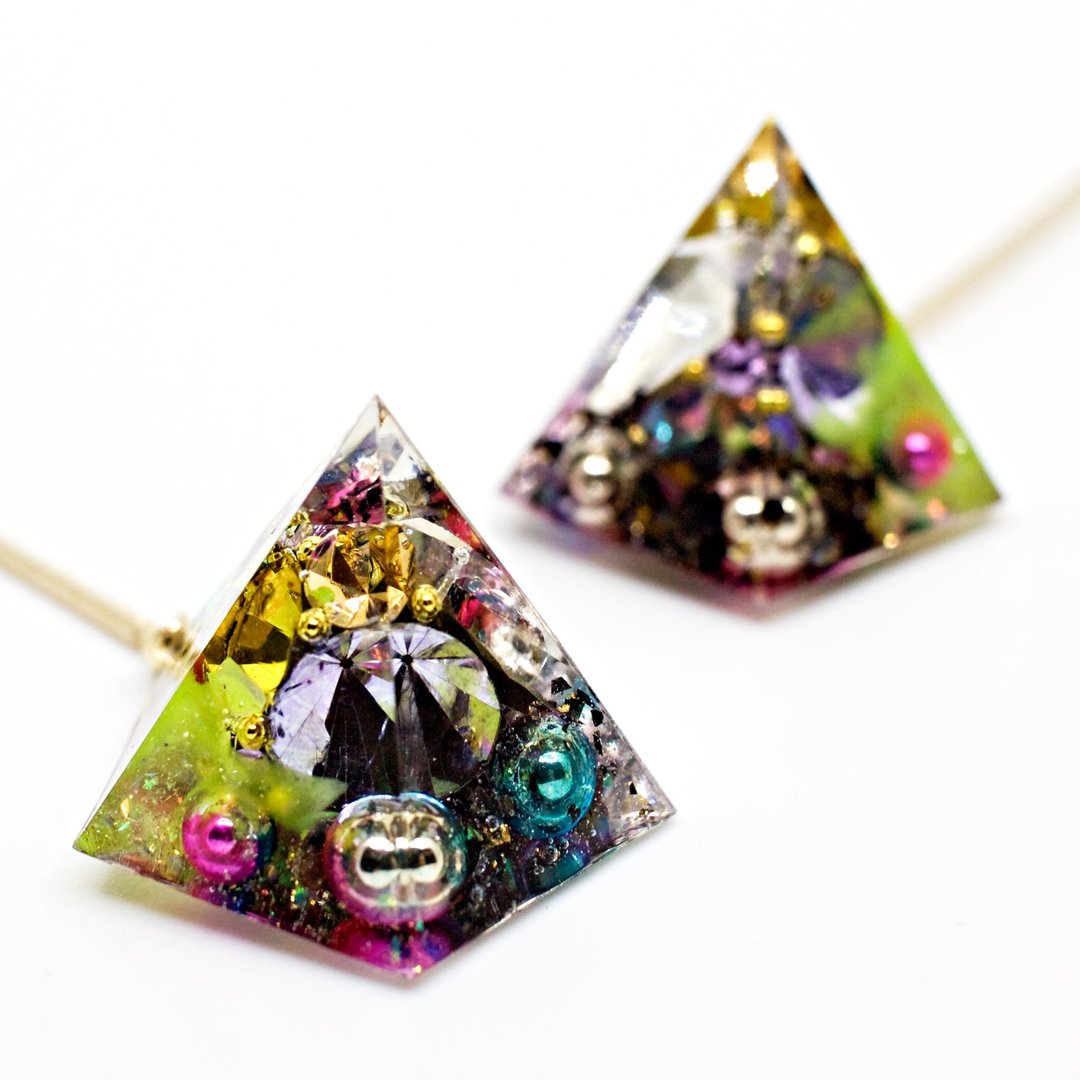 Pentagon Dangle Earrings (Coeus) - 耳环/耳夹 - 树脂 多色