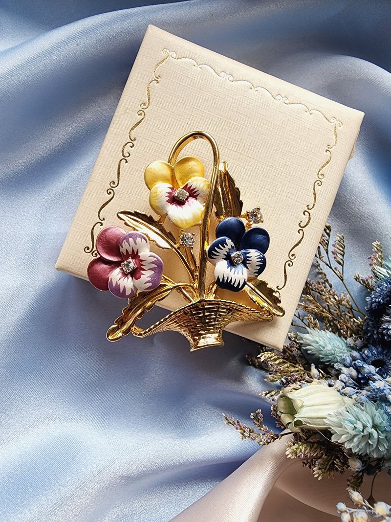 美国西洋古董饰品 / 莱茵三色堇珐琅花篮胸针/别针/复古首饰 - 胸针 - 其他金属 