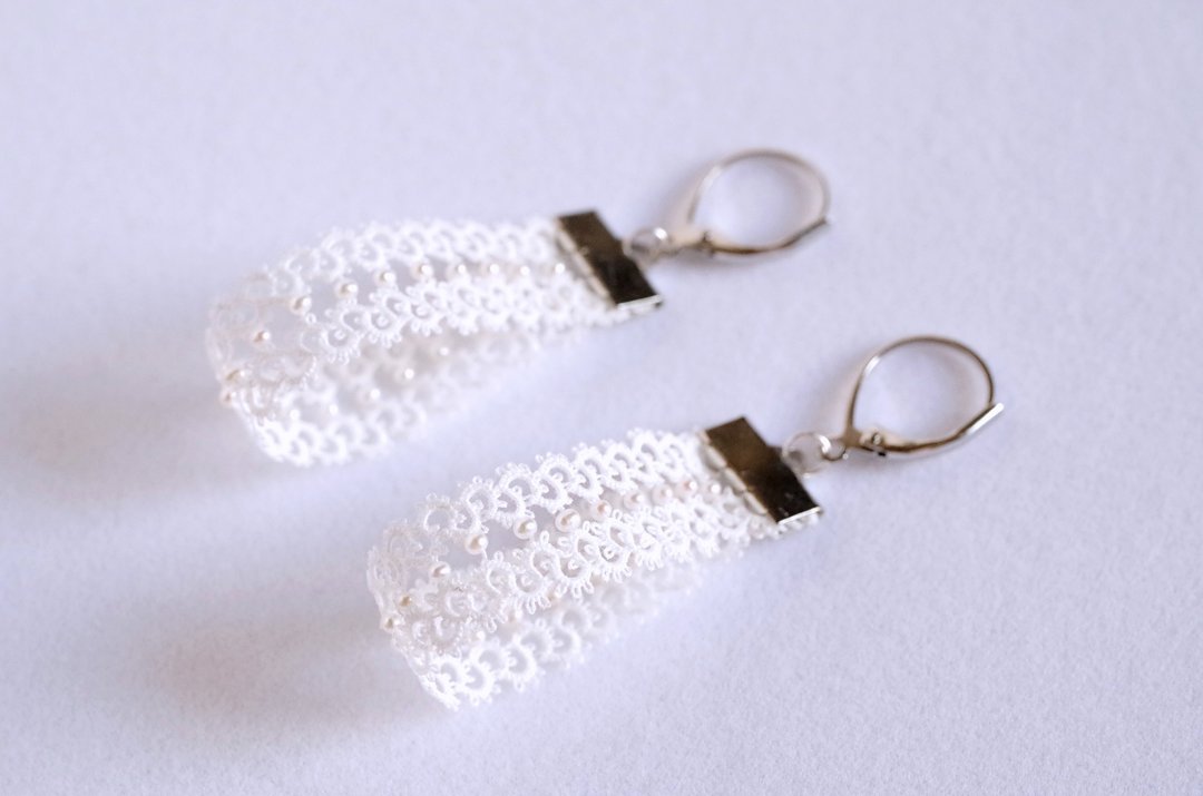 Tatting and freshwater pearl earrings<jasmine> - 耳环/耳夹 - 棉 白色