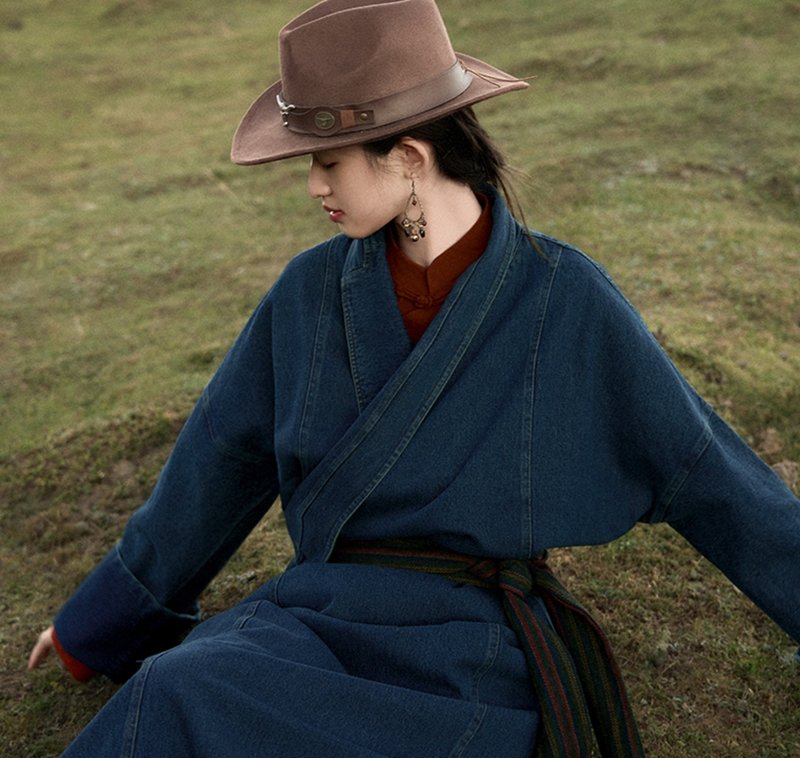 【廓形无性别】 城市游牧风/藏族元素/水洗牛仔风衣 - 女装西装外套/风衣 - 棉．麻 蓝色