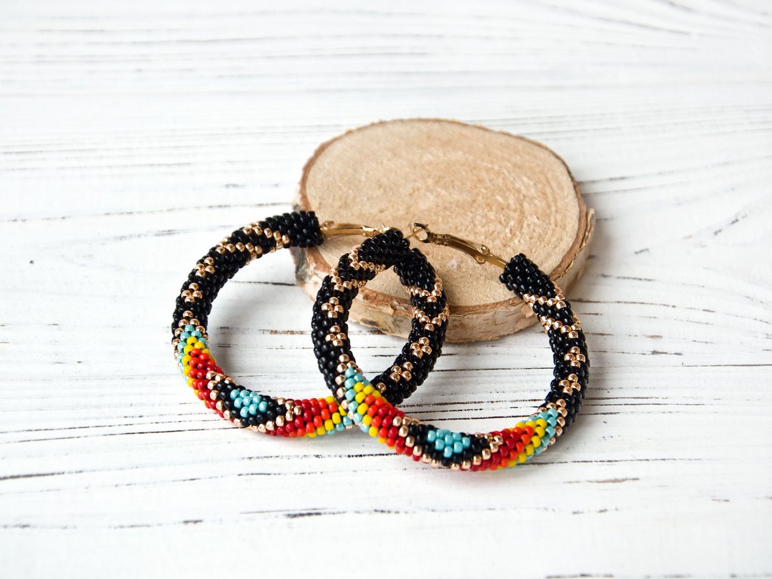 Black big hoop earrings, Beaded hoops - 耳环/耳夹 - 玻璃 黑色