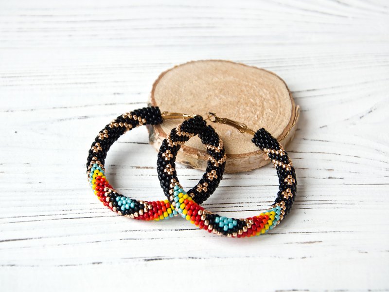 Black big hoop earrings, Beaded hoops - 耳环/耳夹 - 玻璃 黑色